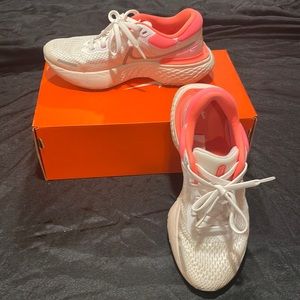 Nike Women's Zoomx Invincible Run FK Running Shoe, White/Mango, 8